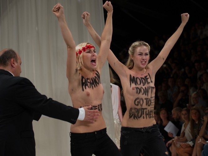 Działaczki Femenu na Paris Fashion Week