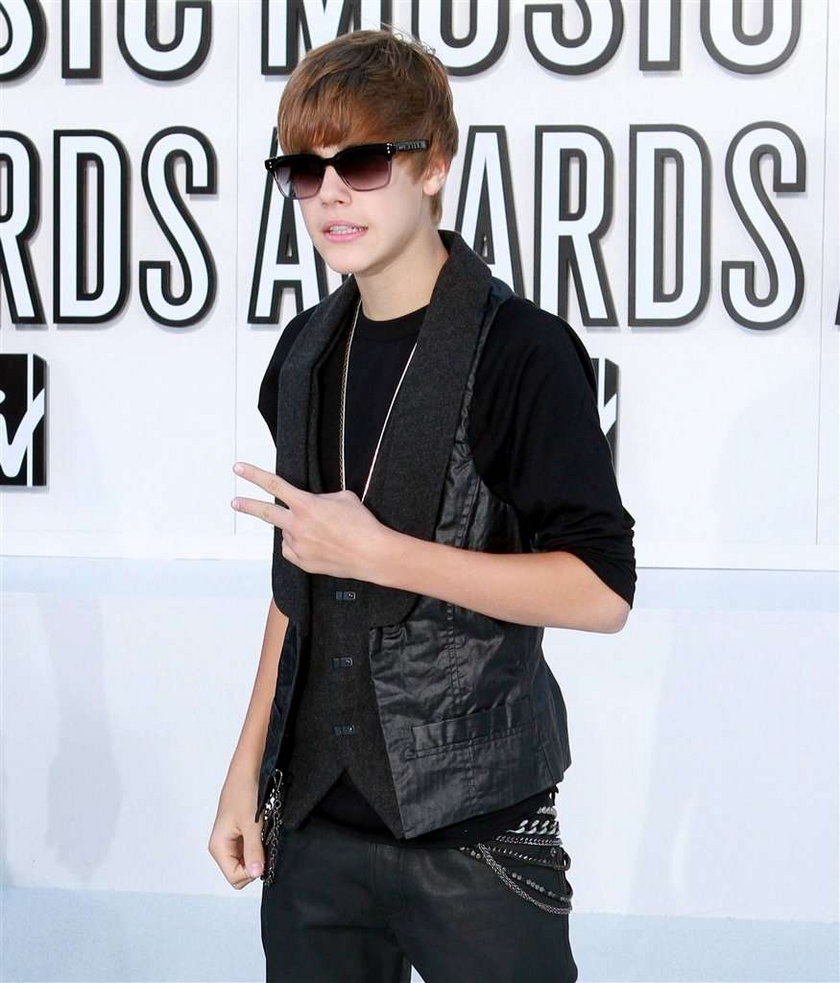 Bieber przeznaczył włosy na aukcję