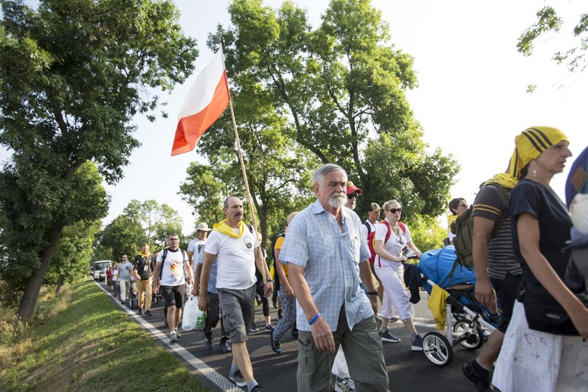 Piesza pielgrzymka na Jasną Górę. Znajdź siebie na zdjęciach