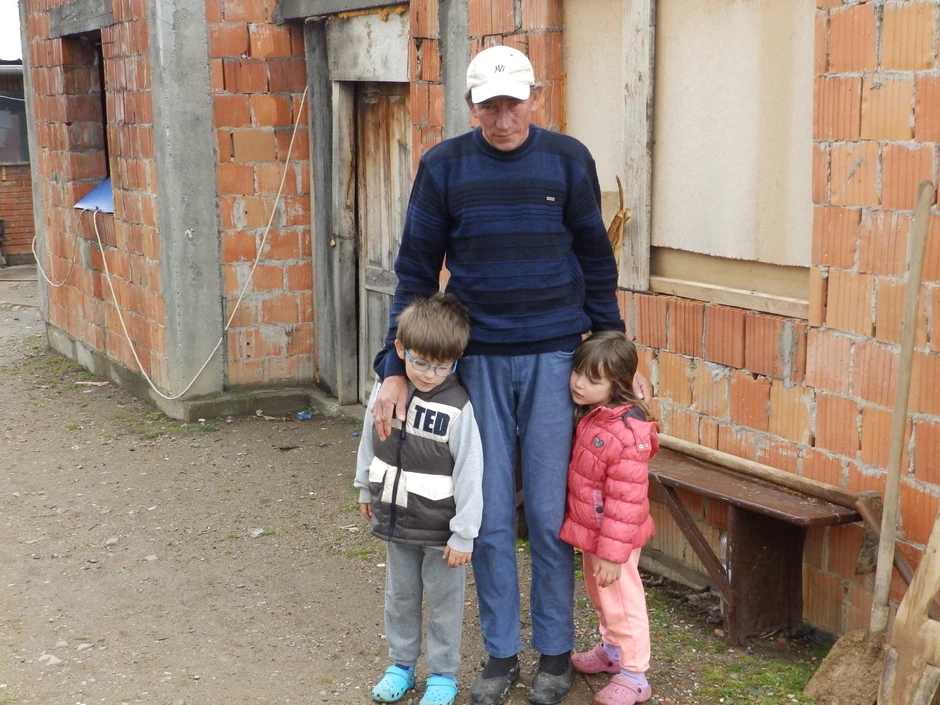 Milivoje priznaje da nije verovao da će kuća, koju je počeo da gradi dok su mu roditelji bili živi, ikada dobiti krov
