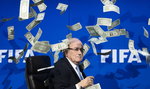 Zawieszony szef FIFA wciąż bierze pensję