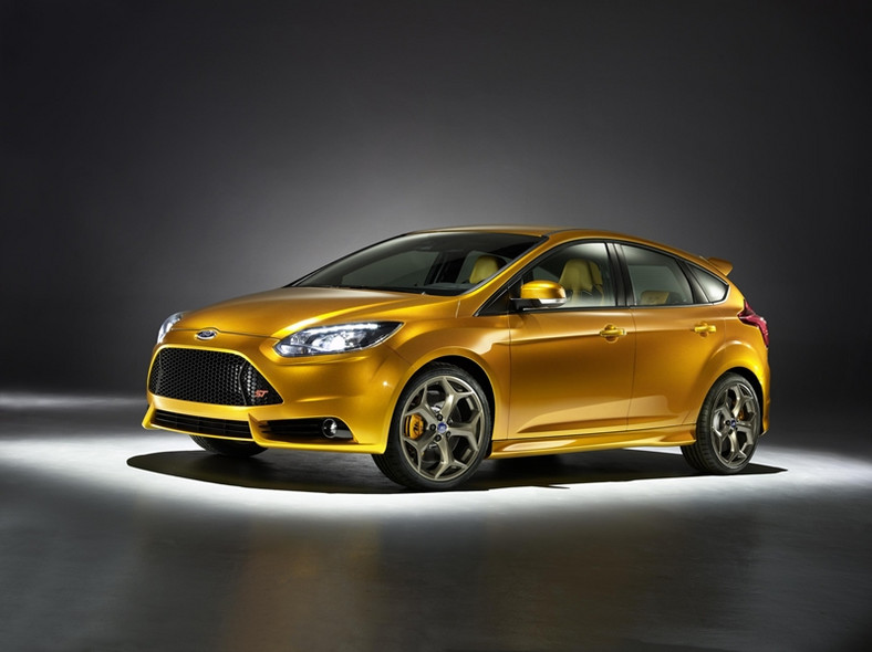 Ford Focus ST mówi „Bonjour”