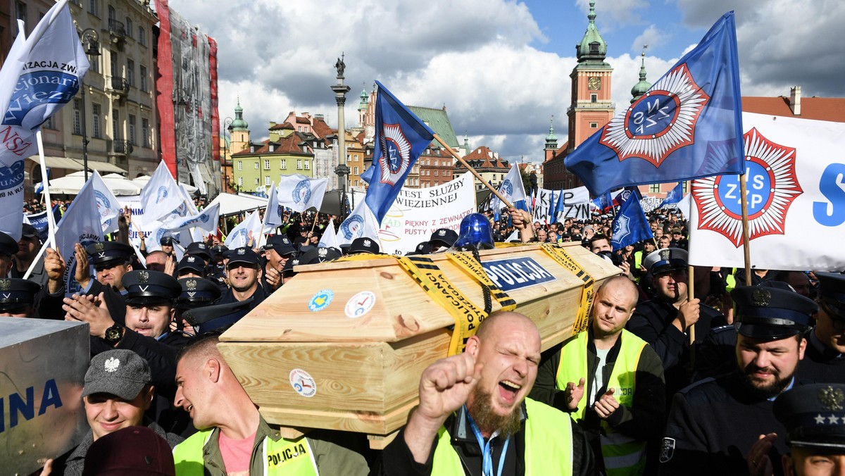 demonstracja policja straż pożarna policjanci