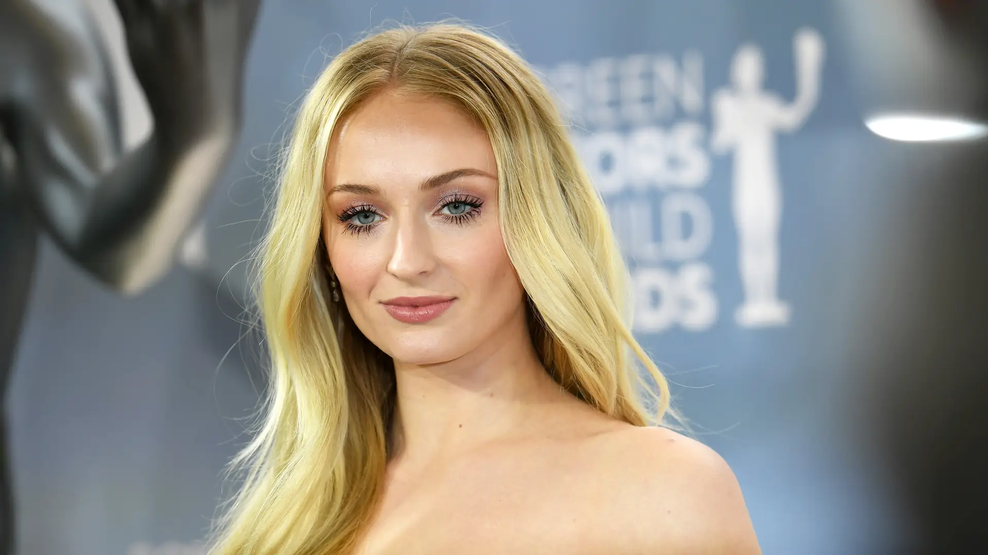 Sophie Turner: "Jeżeli mogę nosić maseczkę podczas porodu, to ty możesz ją nosić w Walmarcie"