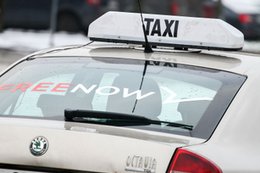 Kierowcy taxi tylko z polskim "prawkiem". Branża bije na alarm