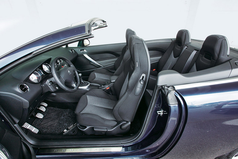 BMW 118i Cabrio kontra Peugeot 308 CC 1.6 THP i VW Golf Cabrio 1.4 TSI: oto kompakty na słoneczne lato