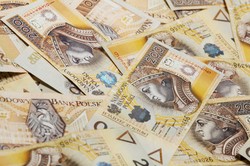 Kobieta zapłaciła... nieprawdziwym banknotem. Teraz grozi jej 8 lat więzienia