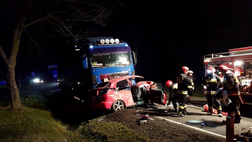 Makabryczny wypadek pod Człuchowem. Nie żyją trzy osoby, dwie są ranne