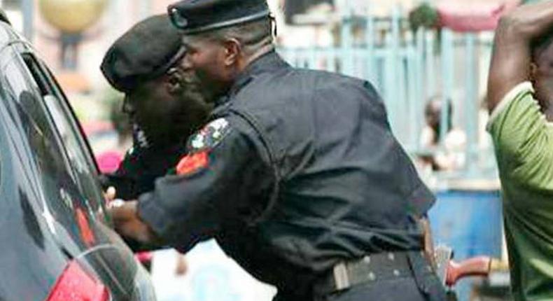 Police warn officers against extortion, abuse of power.  (Shakarasquare)