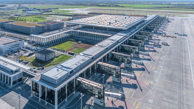 Koronawirus, Niemcy: zamknięcie lotniska Berlin Brandenurg miesiąc po  otwarciu - Podróże