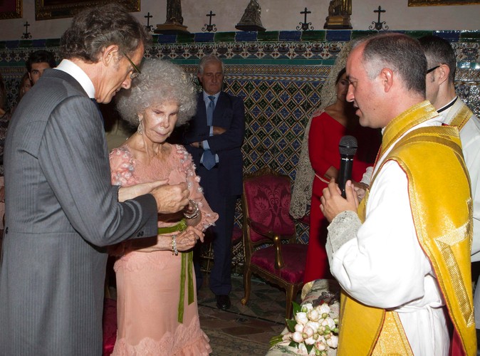 Moment zaślubin księżnej Alby i Alfonso Dieza