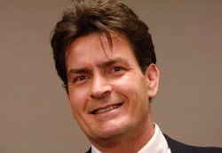 Kolega apeluje do Sheena: Błagaj o przebaczenie