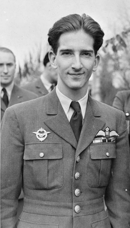 Ostatni król Jugosławii Piotr II Karadziordziewić w bazie RAF w Wielkiej Brytanii podczas II wojny światowej