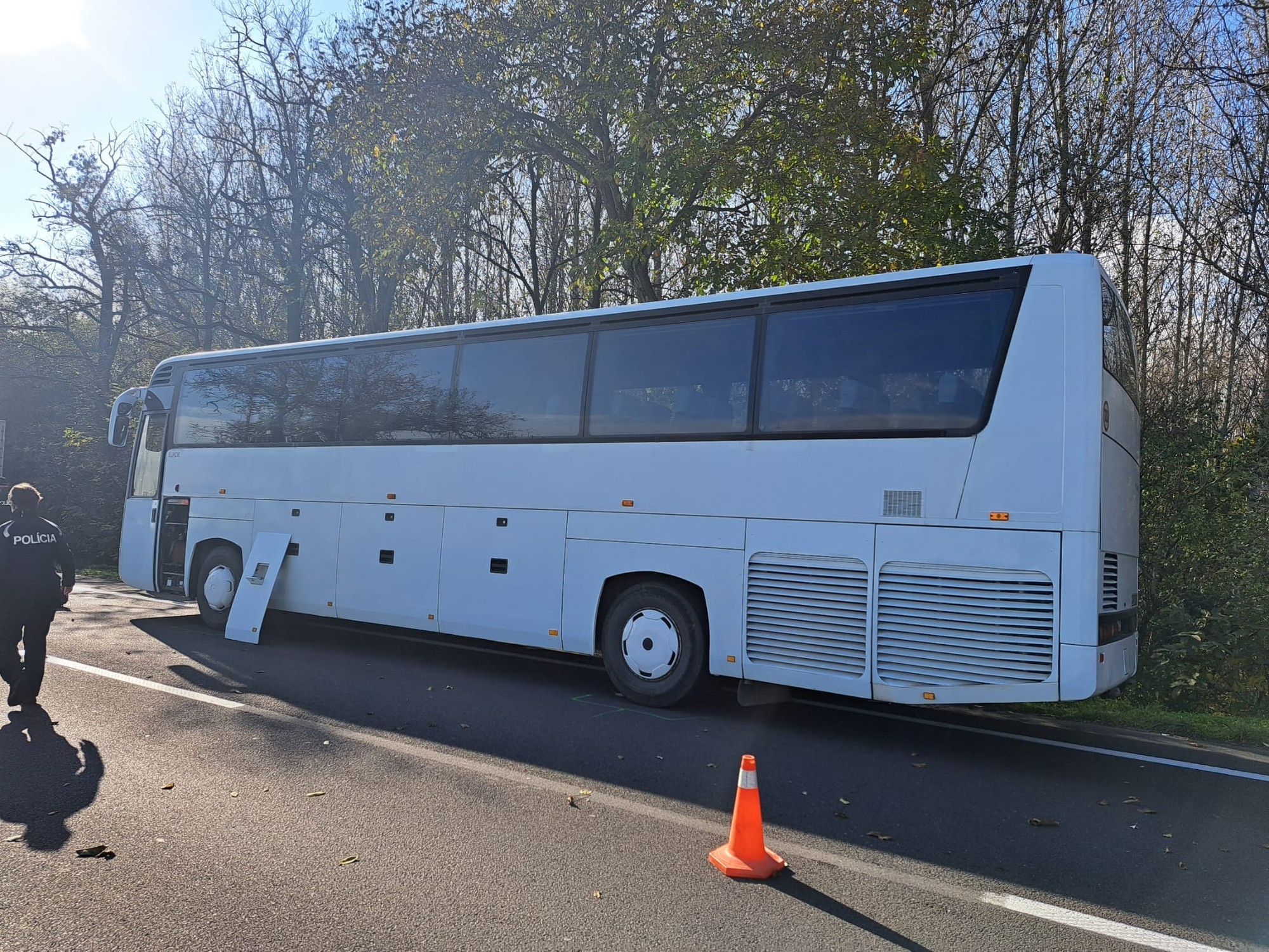 Pri Dolnom Bare havaroval autobus.