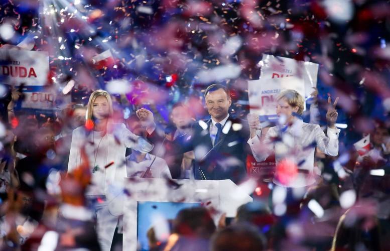 Andrzej Duda z żoną Agatą Kornhauser-Dudą i córką Kingą podczas konwencji wyborczej