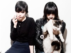 Crystal Castles na Selectorze
