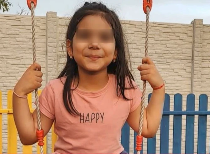 Katalina je do treće godine rasla uz biološku majku, ali joj je život bio ugrožen