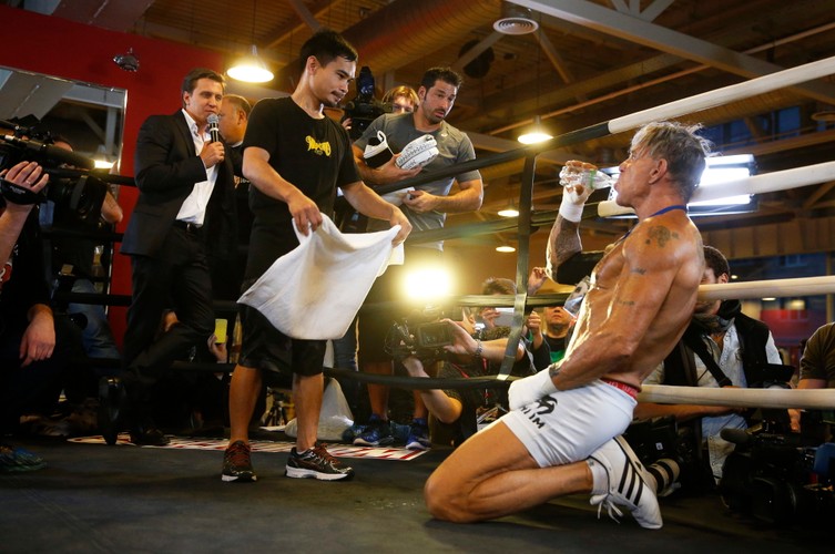 Mickey Rourke wraca na ring. 62-letni aktor stoczy w Moskwie walkę z Elliotem Seymourem