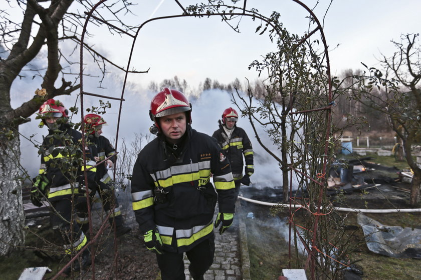 Runął domek na działkach. Zginęła kobieta