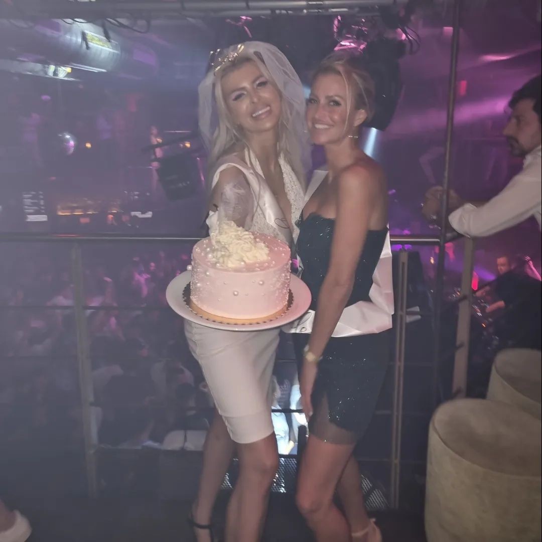Lela Ceterova si užívala s kamarátkami posledné týždne slobody. 