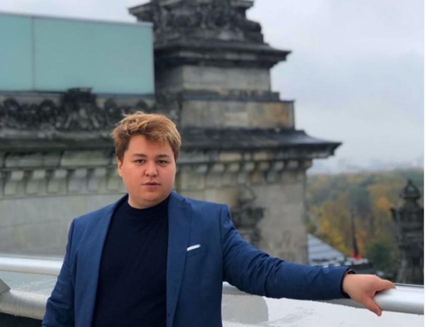 Aleksandar bez šminke i ženske garderobe