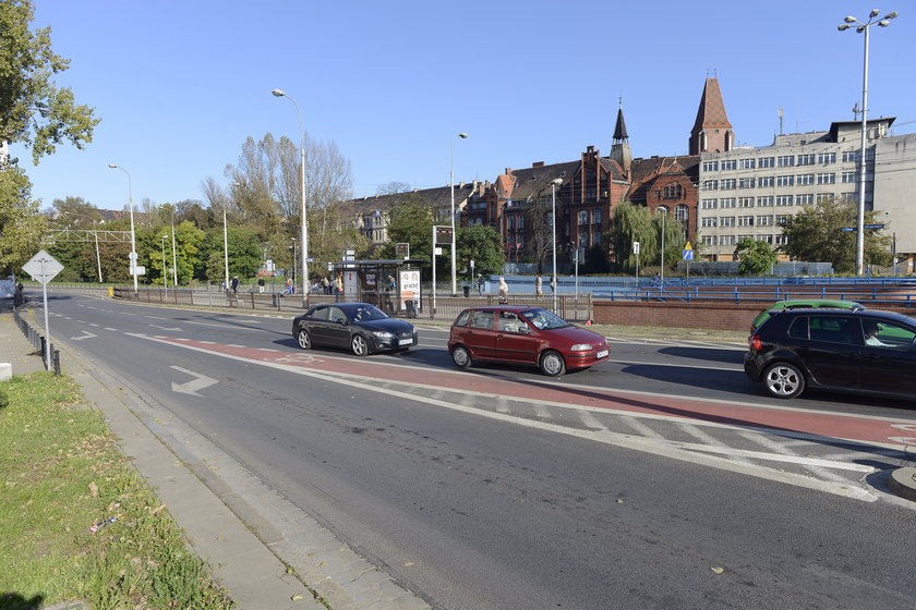 Teraz do przystanku tramwajowego przy Podwalu (w pobliżu Sikorskiego) we Wrocławiu można dostać się tylko przez przejście podziemne