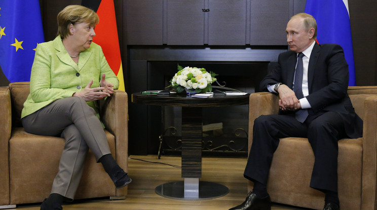 Angela Merkel és Vlagyimir Putyin
hűvös hangulatú tárgyalásán az Oroszország elleni szankciók volt a fő téma /Fotó: MTI