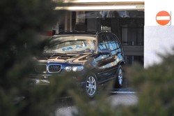 Józef Oleksy porzucił luksusowe BMW. Teraz w garażu stoi tani nissan tida