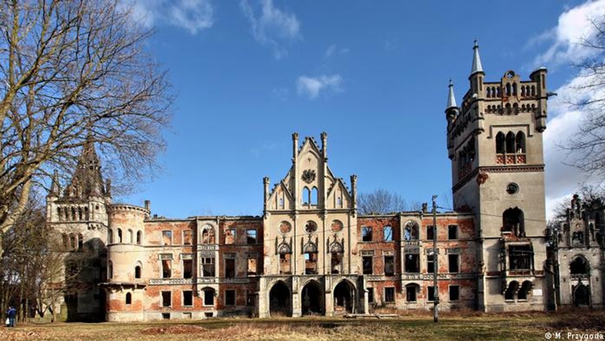 W pałacu w Kopicach na Opolszczyźnie ma powstać muzeum polsko-niemieckiej historii. Przez kilkadziesiąt lat pałac niszczał i był rozgrabiany. Teraz ma nowego właściciela, który w ciągu siedmiu lat chce go odbudować.