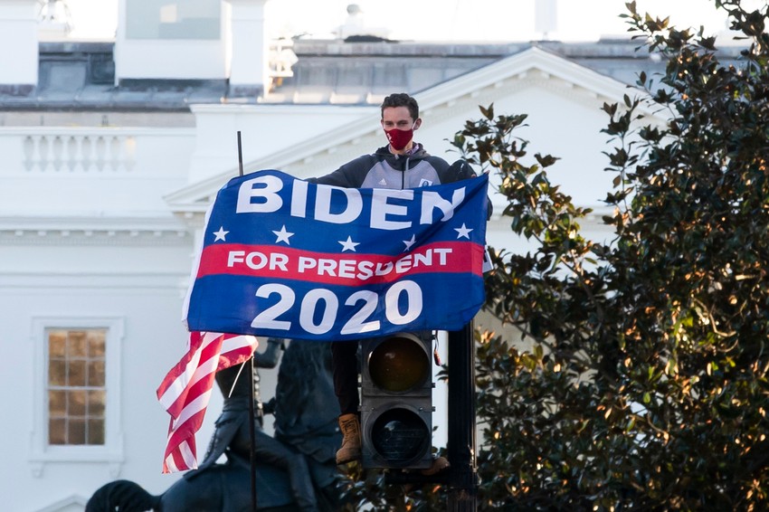 Bajdenove pristalice ispred Bele kuće