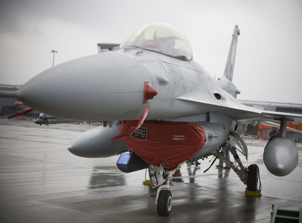 Polacy naprawią sobie F-16