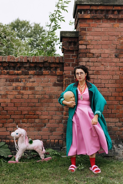 Kora Tea Kowalska - archeolożka i kulturoznawczyni, wykładowczyni akademicka, pisarka