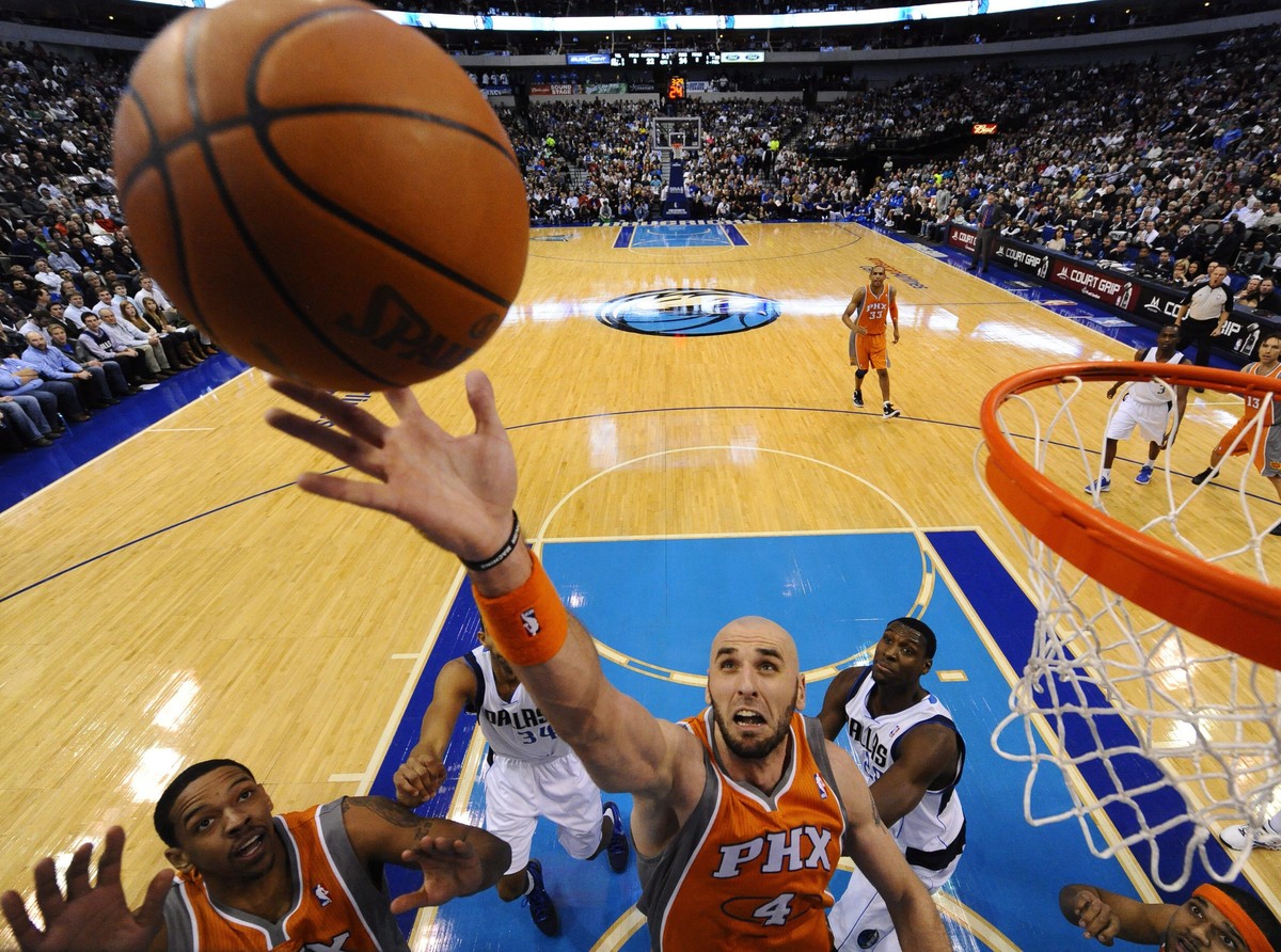 Gortat rzucił 12 punktów. Dziewiąte zwycięstwo Suns w sezonie
