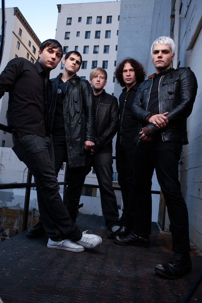 My Chemical Romance, u sredini je Bob