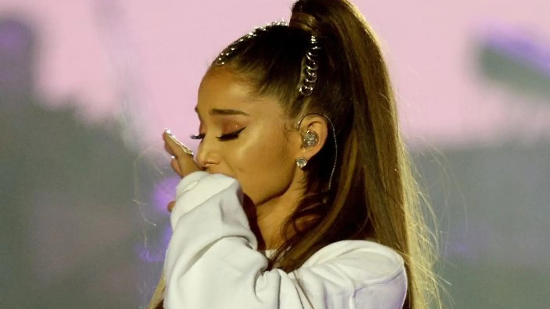 Ariana Grande przyznała, że cierpi na zespół stresu pourazowego. "Nie umiem mówić o tej tragedii bez łez"