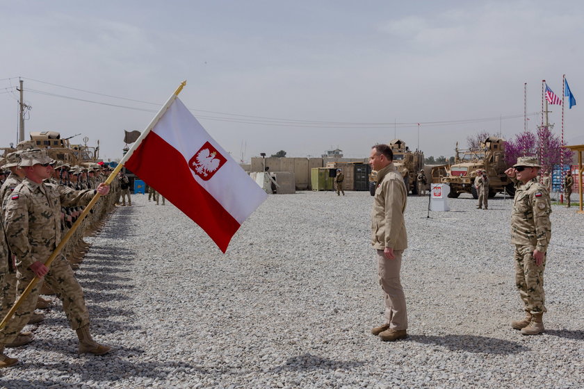 Prezydent Andrzej Duda i minister obrony Mariusz Błaszczak odwiedzili  bazę Bagram w Afganistanie
