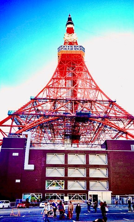 Tokyo Tower jest wzorowana na wieży Eiffla