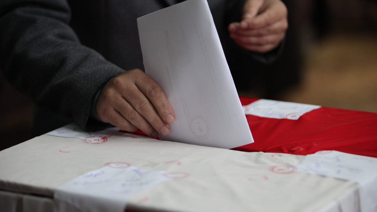 Grupa mieszkańców Nidzicy złożyła wniosek o przeprowadzenie gminnego referendum ws. odwołania przed upływem kadencji burmistrza i rady miejskiej w tym mieście - poinformowała w piątek delegatura Krajowego Biura Wyborczego w Olsztynie.