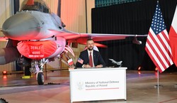 Polska modernizuje F-16. Szef MON podpisał miliardowy kontrakt
