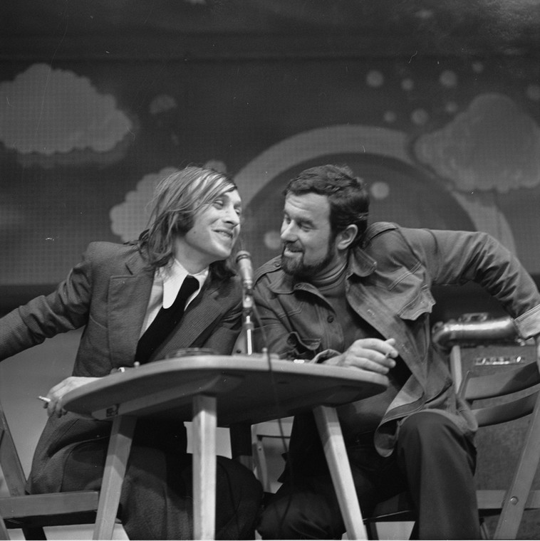 Jonasz Kofta i Jan Pietrzak podczas występu Kabaretu pod Egidą w 1974 r.
