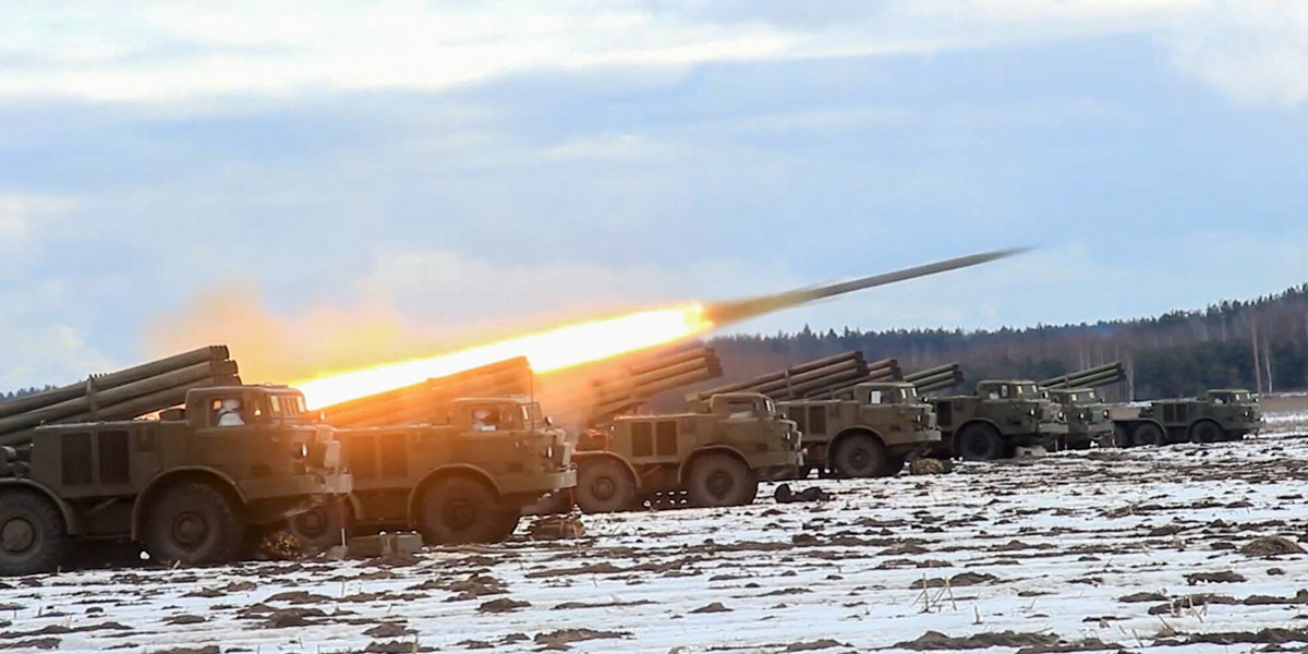Wyrzutnie rakietowe Huragan podczas wspólnych ćwiczeń sił zbrojnych Rosji i Białorusi