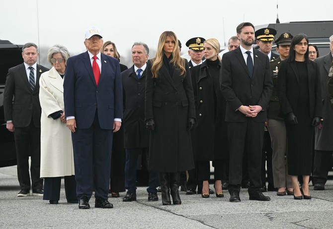 Čelni ljudi Amerike, prva i druga dama SAD u vazduhoplovnoj bazi Dover