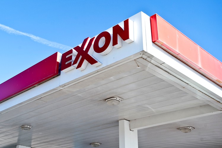 <b>Miejsce 2.  Exxon Mobil</b> z przychodami 484,489 mld dol. i zyskiem 30,918 mld dol.