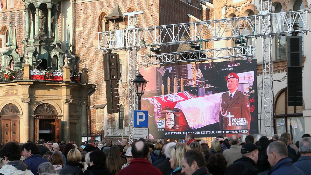 Pomiędzy wojewodą małopolskim a krakowskimi urzędnikami trwa spór o fakturę wystawioną przez Zarząd Infrastruktury Komunalnej i Transportu na kwotę 360 tys. zł. - informuje "Polska Gazeta Krakowska".