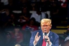 USA wprowadzą wysokie cła? Eksperci ostrzegają: Trump gotów uderzyć w Chiny i Europę