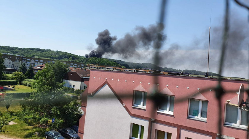 Pożar czołgu i wybuchy na autostradzie A6