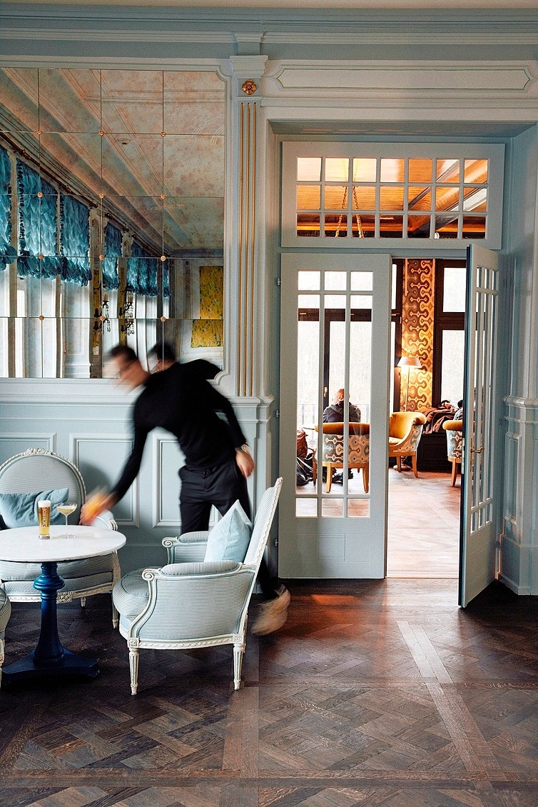 Schlosscharakter: Der Blick vom neu gestalteten Ballsaal in Richtung American Bar.