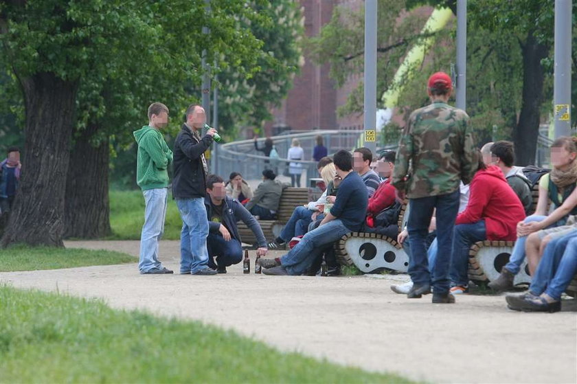 WYSPA SLODOWA, picie, straż miejska