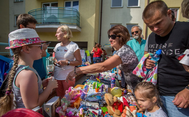 Poznań. Ośmioletnia Asia zorganizowała kiermasz, by pomóc chorej mamie