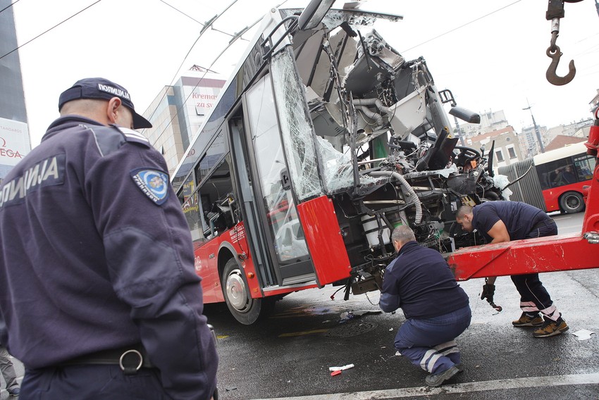Autobus posle nesreće na Slaviji